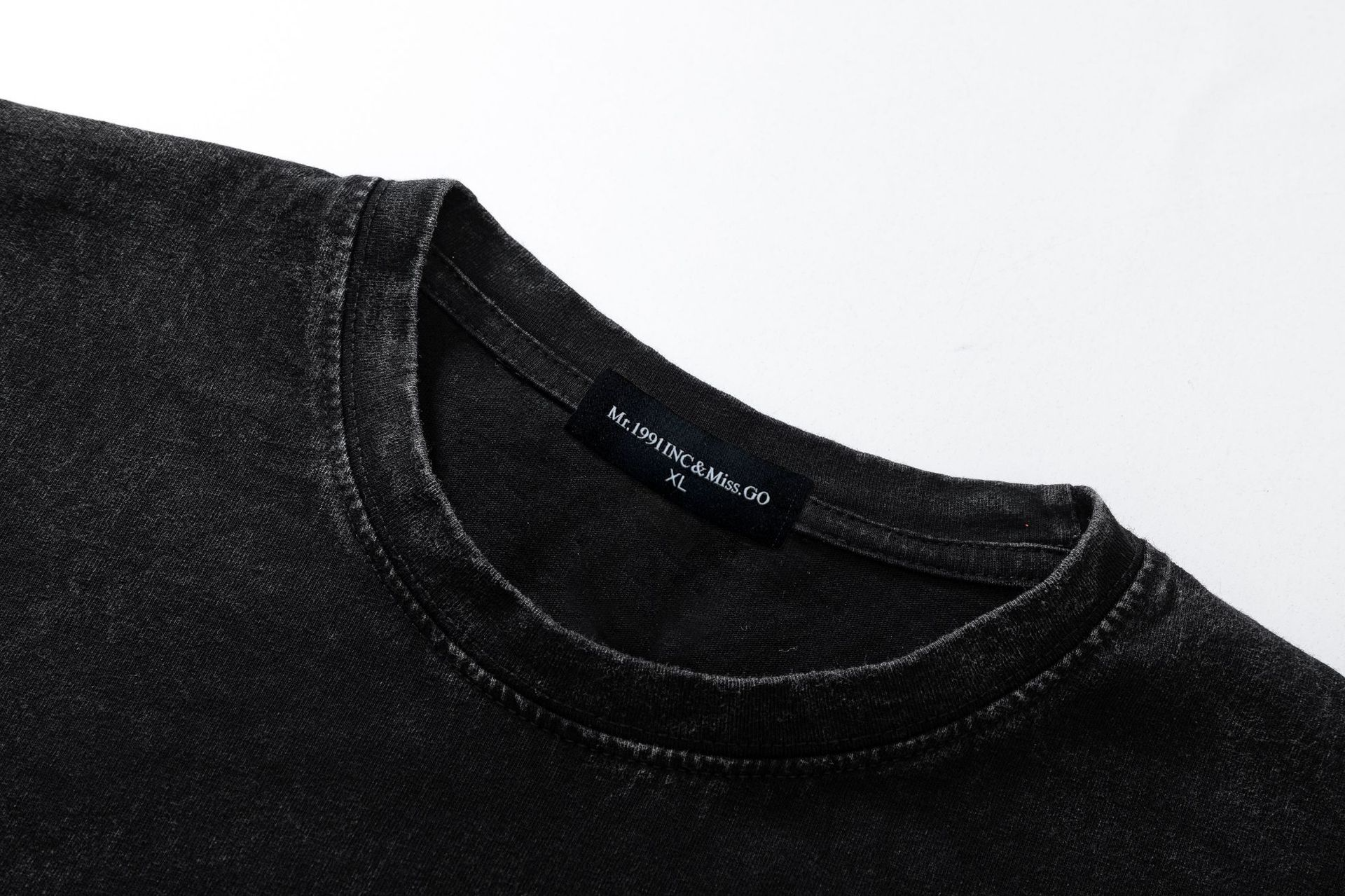 Doberman Pinscher Vintage Wash Graphic T-Shirt – Classic Round Neck & Short Sleeves